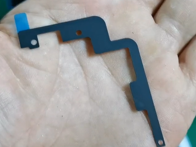 铁氧体隔磁片自动冲压视频