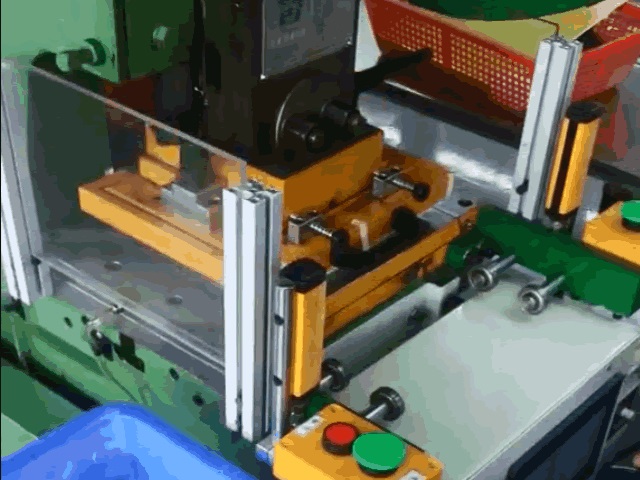 说明书卡片单冲模切机试机视频