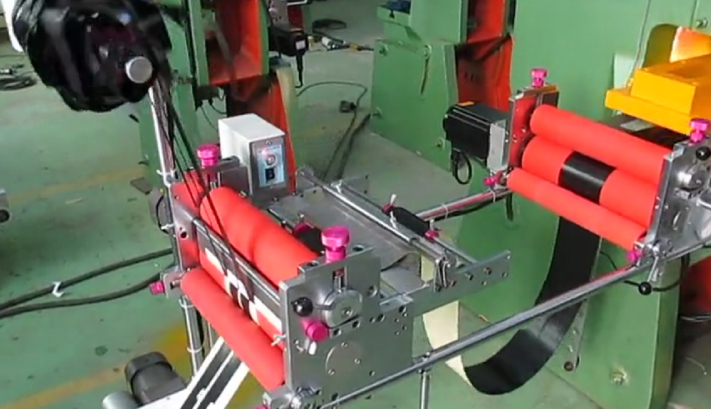 750超长材料模切机设备视频