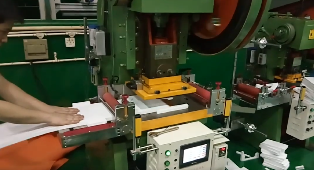 EVA手机内托模切设备机器视频