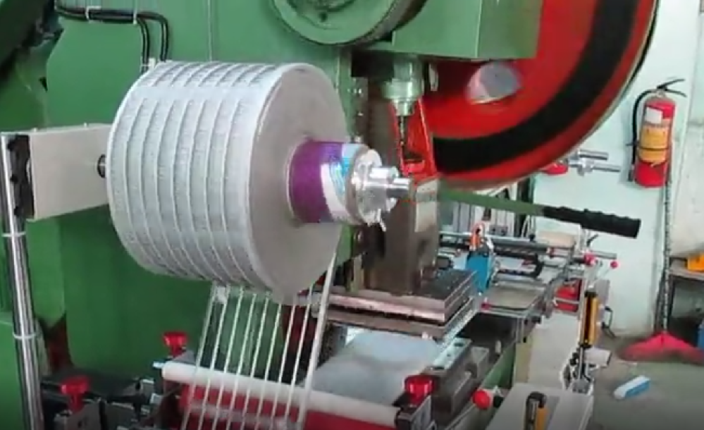 双送料pvc排废模切机