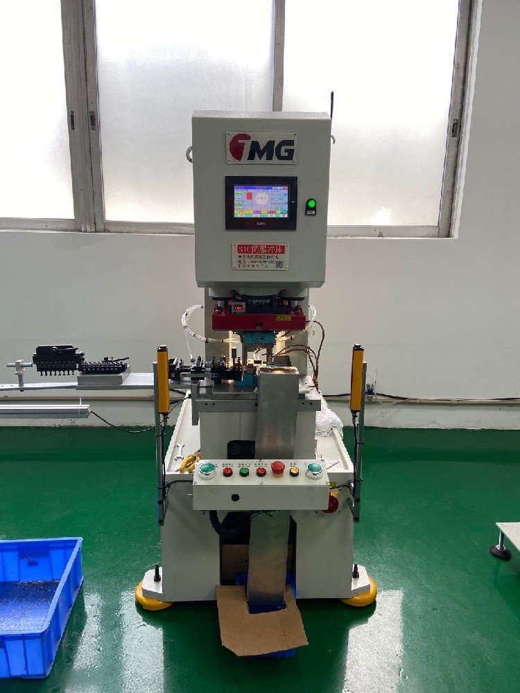 模切伺服冲床自动走丝冲压设备