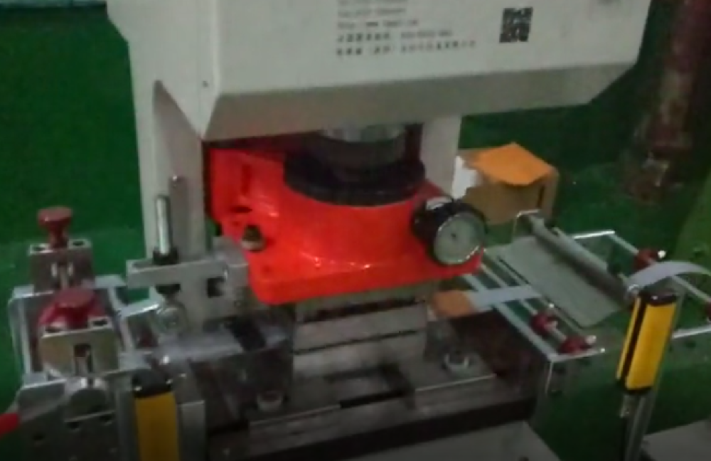 气动冲压打孔机器