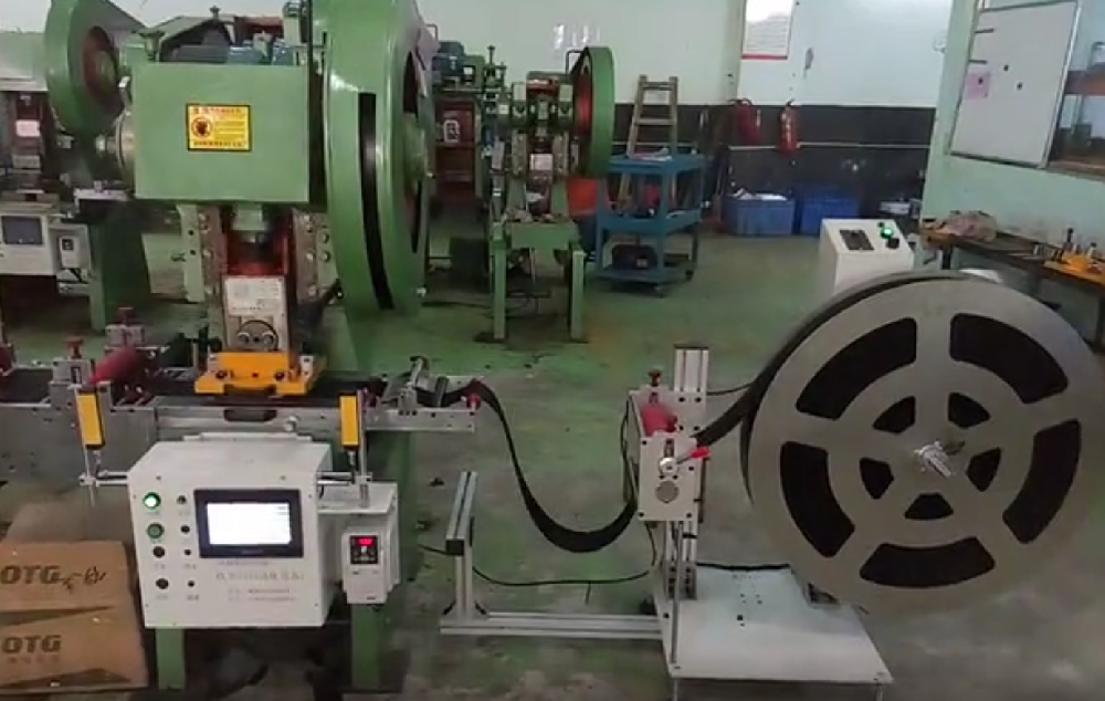 异形魔术贴全断模切机器