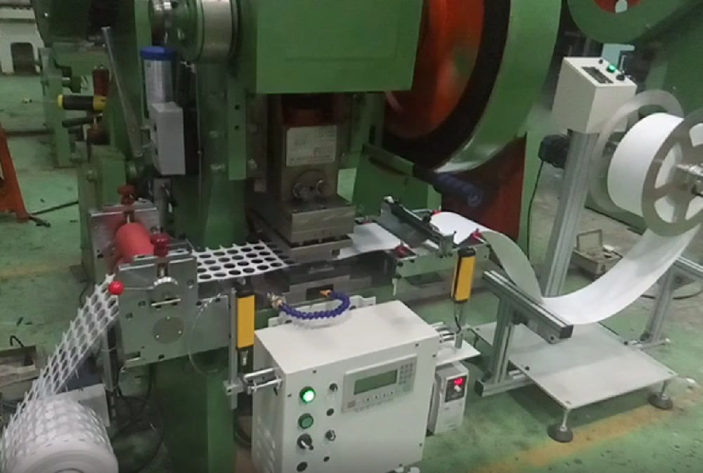 瓶盖垫片冲床模切机自动吹气试机视频