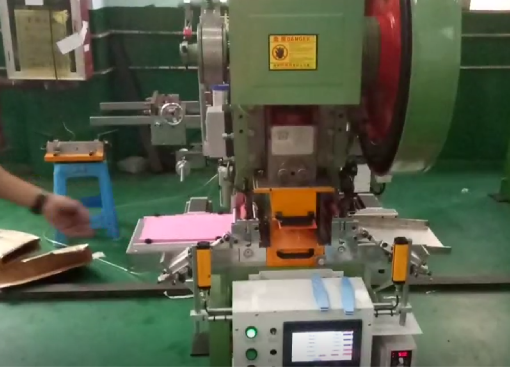 指甲锉制作加工生产设备视频