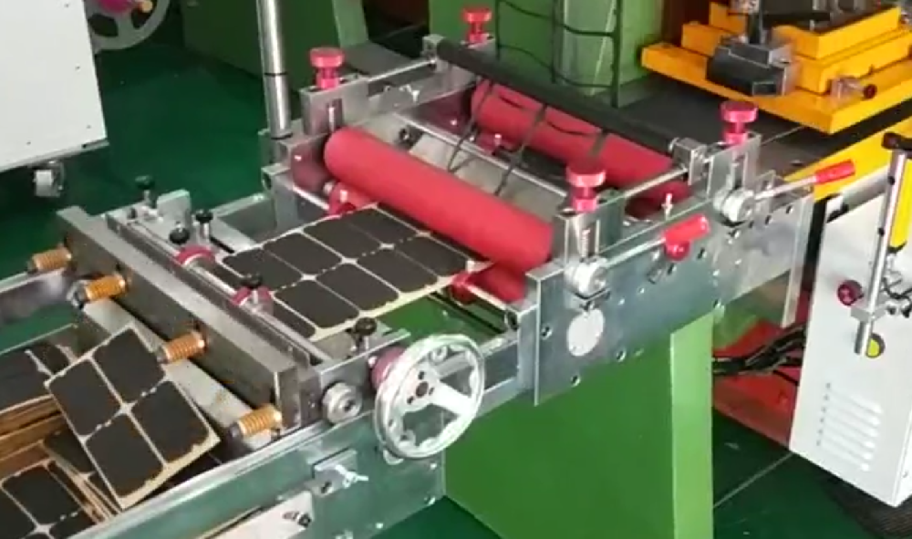 泡棉双送料模切冲压排废收料设备视频