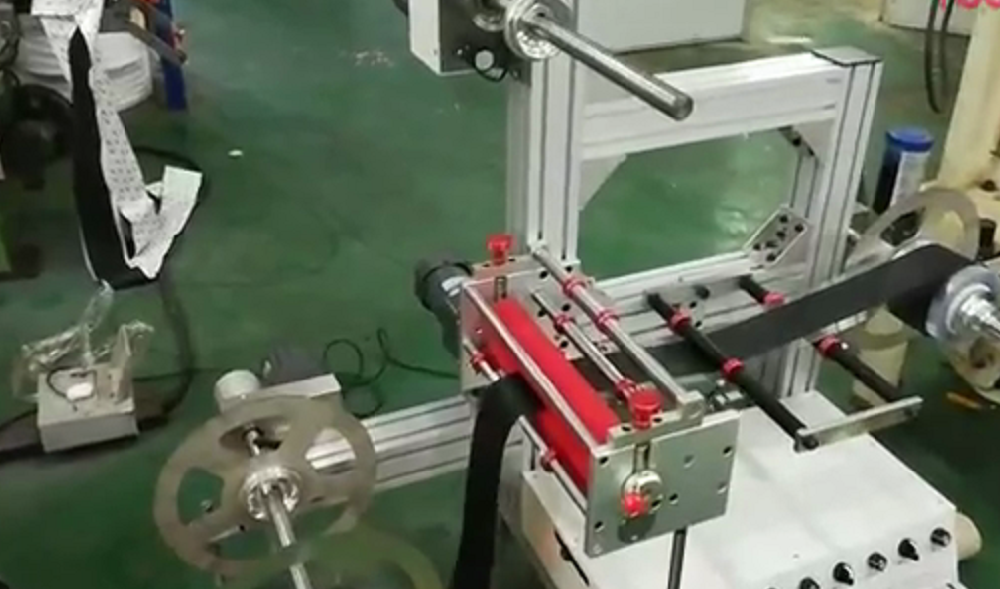 PP板黑色打孔伺服冲床视频