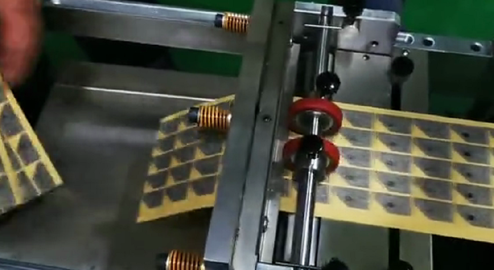 冲毛毡垫片加工生产伺服视频