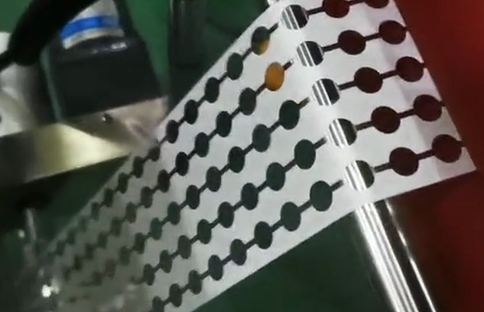 高速冲压线路板材料加工生产设备视频