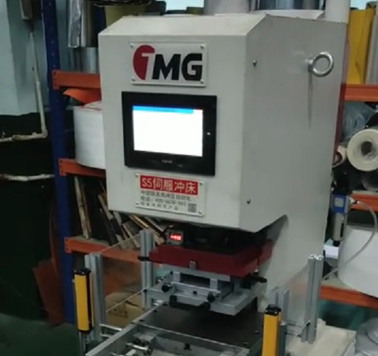 下滑台板单冲伺服冲床视频