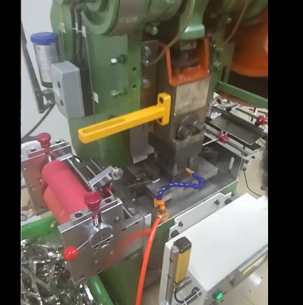 7mm宽铝条冲压视频