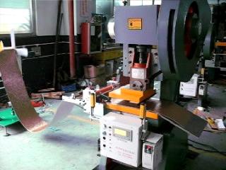 自动推料模切生产视频