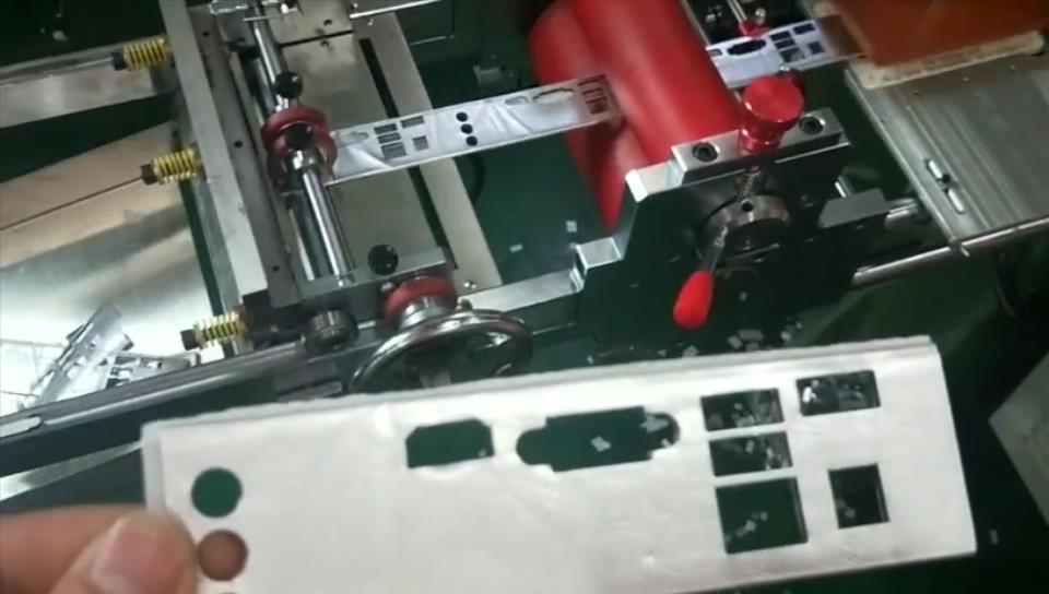 导电泡棉落料切片视频