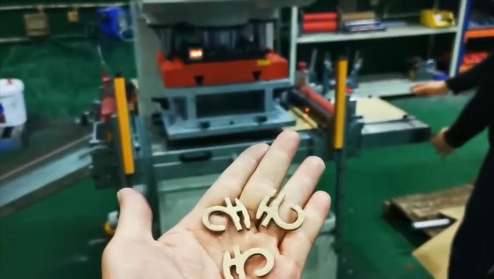 字幕数字形状模切加工视频