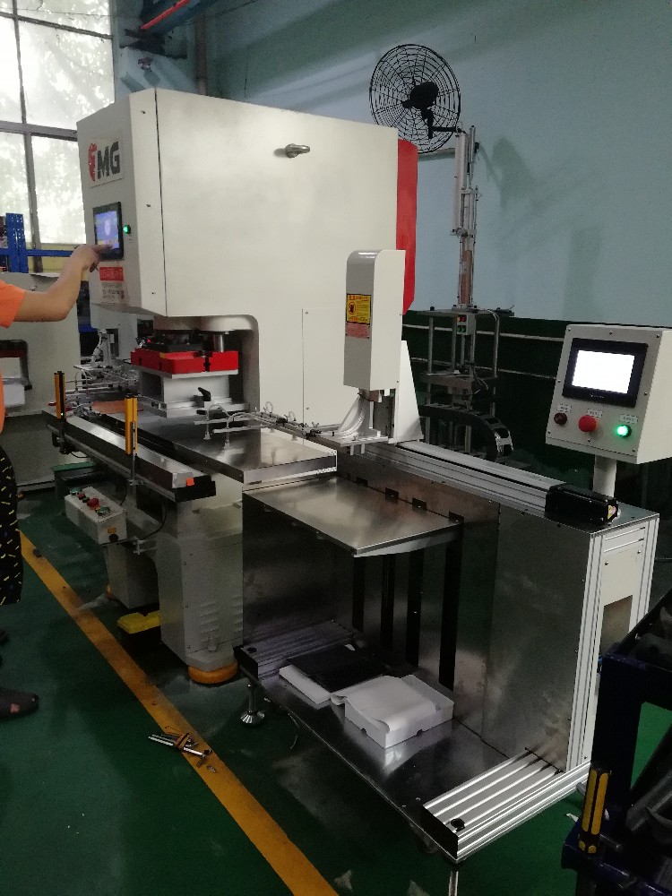 单片板材多次模切冲型-全自动上下料