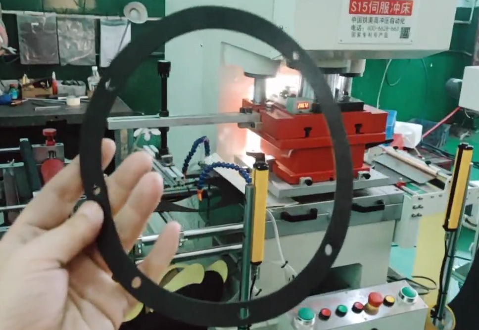 eva垫片垫圈冲孔模切机视频