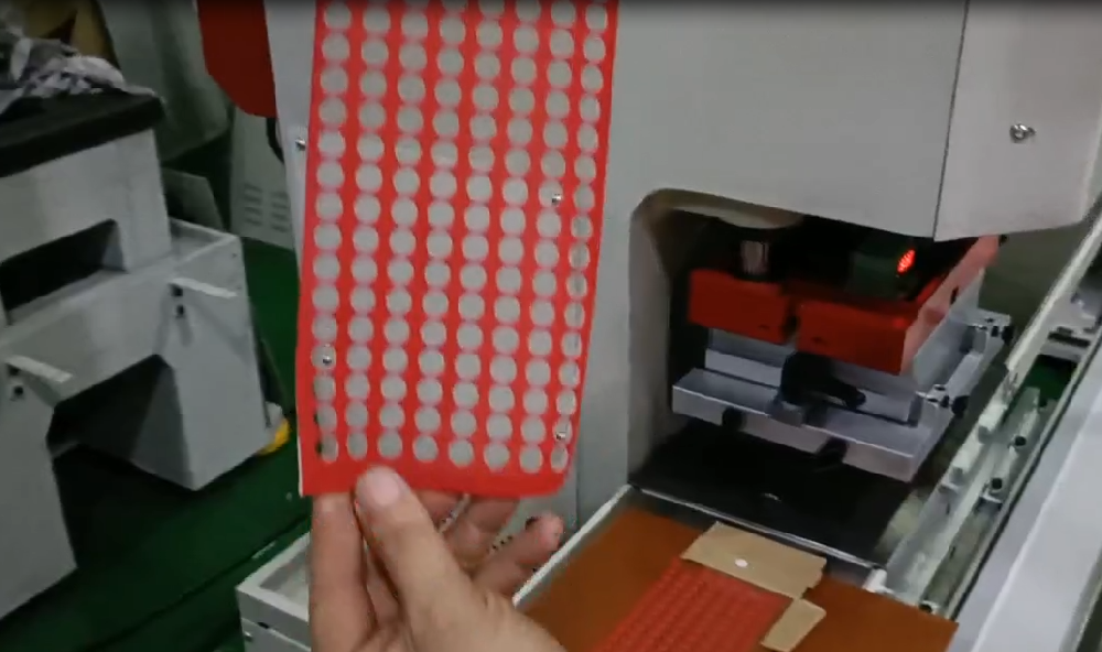 橡胶皮革模切冲型视频