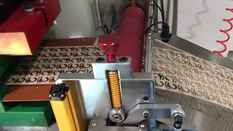 环保纸挂钩生产设备视频