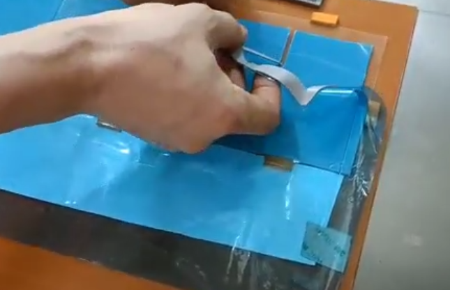 导热硅胶模切冲型生产过程设备视频