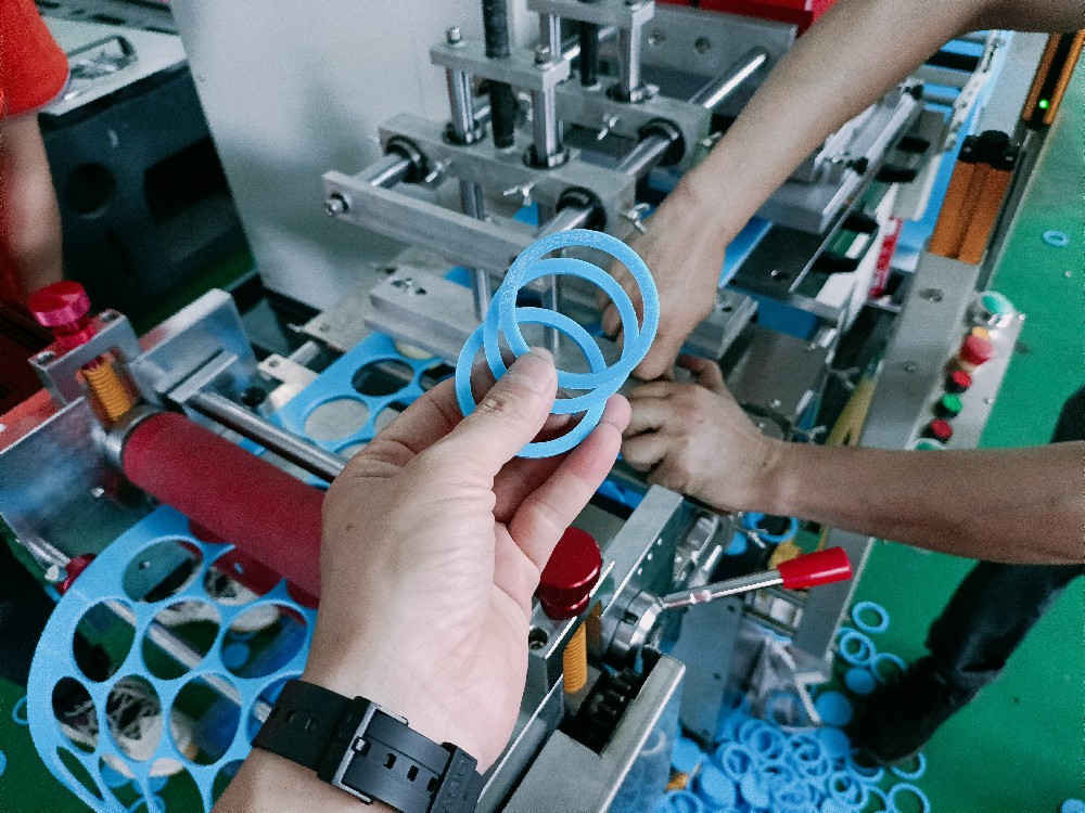 橡胶密封圈生产设备模切冲型视频